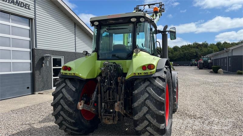 CLAAS Arion 630 CIS Med frontlæsser og frontlift Traktorok