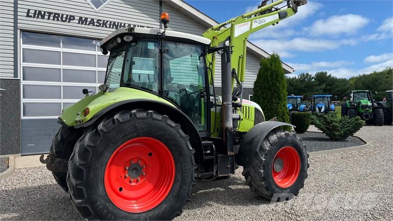 CLAAS Arion 630 CIS Med frontlæsser og frontlift Traktorok