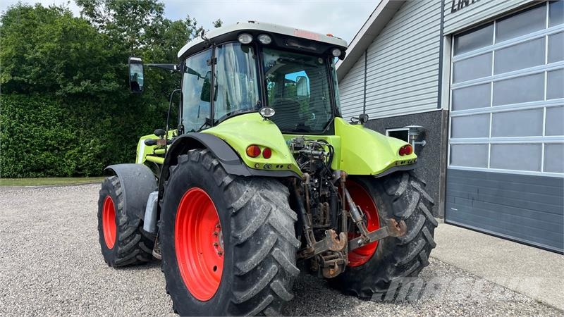 CLAAS Arion 630 CIS Med frontlæsser og frontlift Traktorok