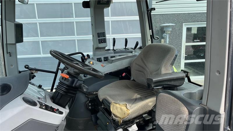 CLAAS Arion 630 CIS Med frontlæsser og frontlift Traktorok