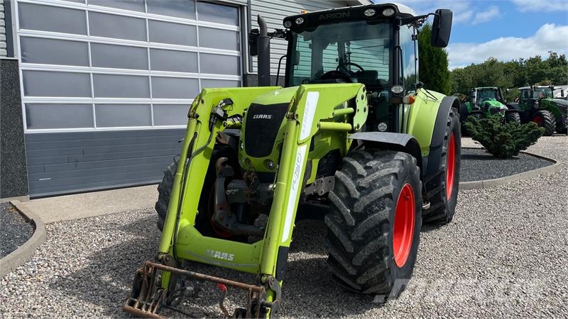 CLAAS Arion 630 CIS Med frontlæsser og frontlift Traktorok