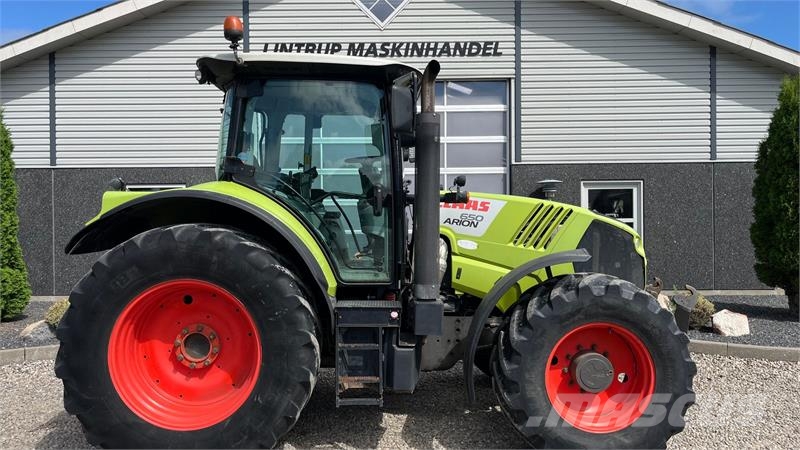 CLAAS ARION 650 Med frontlift og frontPTO Traktorok