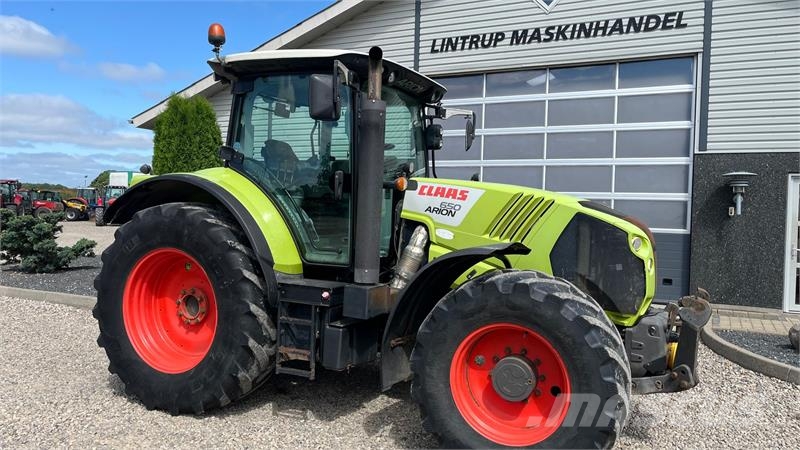 CLAAS ARION 650 Med frontlift og frontPTO Traktorok