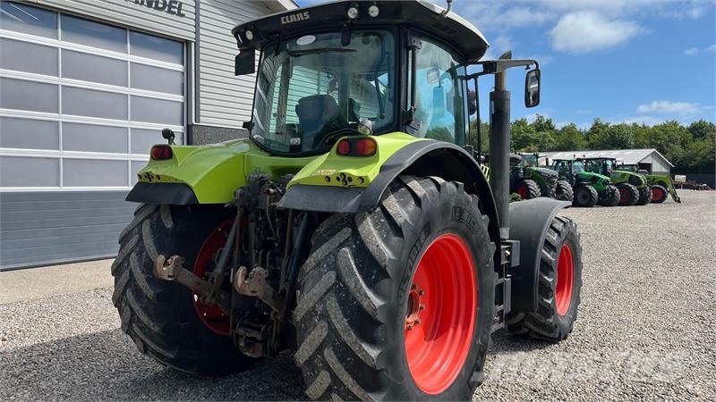 CLAAS ARION 650 Med frontlift og frontPTO Traktorok