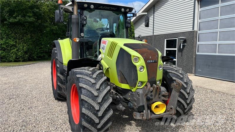 CLAAS ARION 650 Med frontlift og frontPTO Traktorok