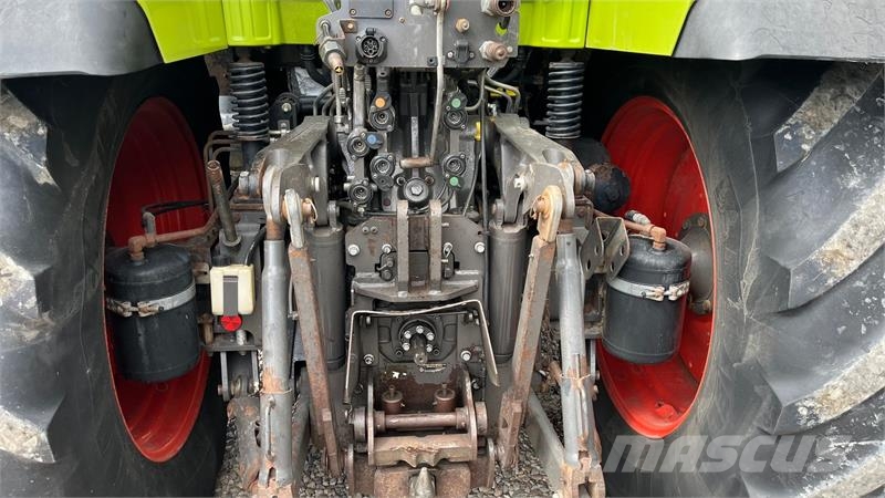 CLAAS ARION 650 Med frontlift og frontPTO Traktorok