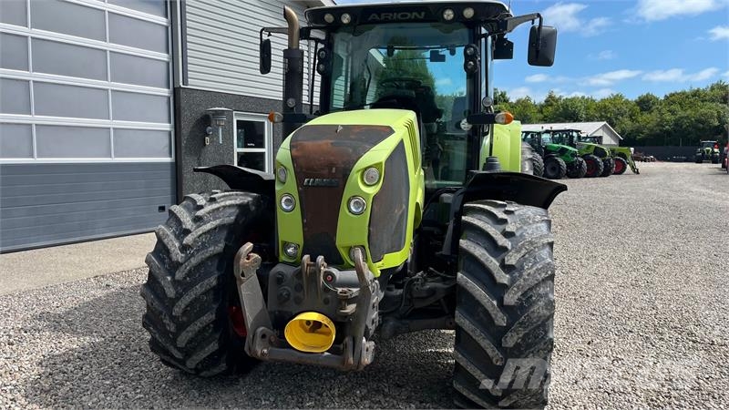 CLAAS ARION 650 Med frontlift og frontPTO Traktorok