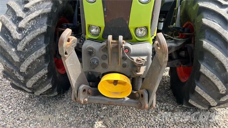 CLAAS ARION 650 Med frontlift og frontPTO Traktorok