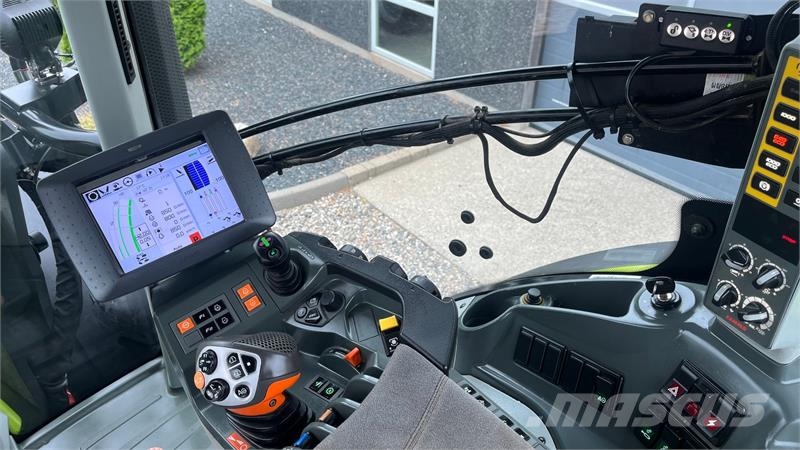 CLAAS Axion 810 CMATIC Med frontlift og frontlæsser 트랙터