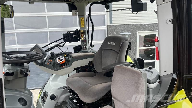 CLAAS Axion 810 CMATIC Med frontlift og frontlæsser 트랙터