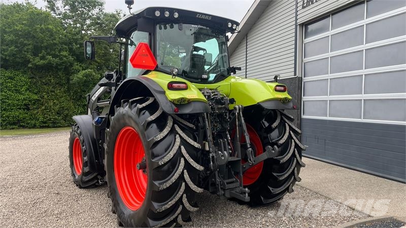 CLAAS Axion 810 CMATIC Med frontlift og frontlæsser 트랙터
