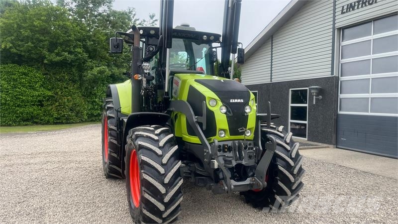 CLAAS Axion 810 CMATIC Med frontlift og frontlæsser 트랙터
