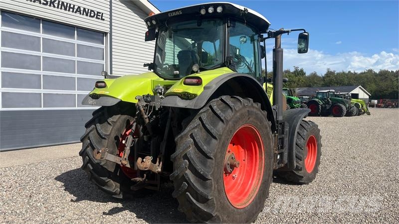 CLAAS Axion 830 Cebis med frontlift Traktori