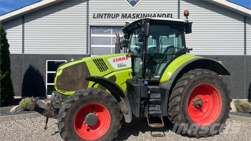 CLAAS Axion 830 Cebis med frontlift Traktori