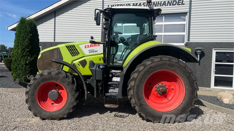 CLAAS Axion 830 Cebis med frontlift Traktori