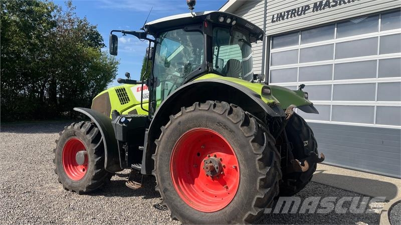 CLAAS Axion 830 Cebis med frontlift Traktori