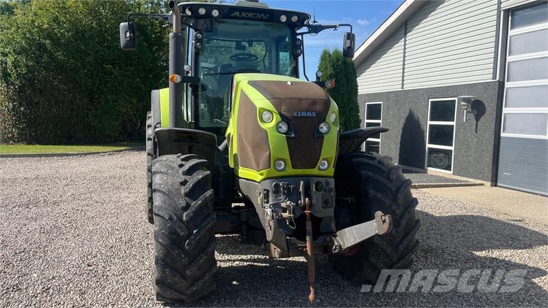 CLAAS Axion 830 Cebis med frontlift Traktori