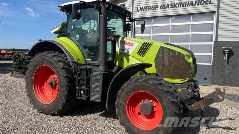 CLAAS Axion 830 Cebis med frontlift Traktori