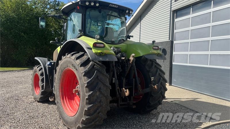 CLAAS Axion 830 Cebis med frontlift Traktori