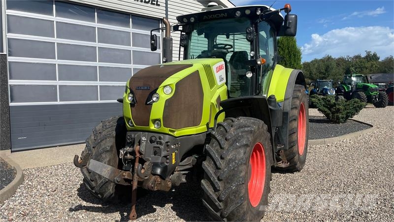 CLAAS Axion 830 Cebis med frontlift Traktori
