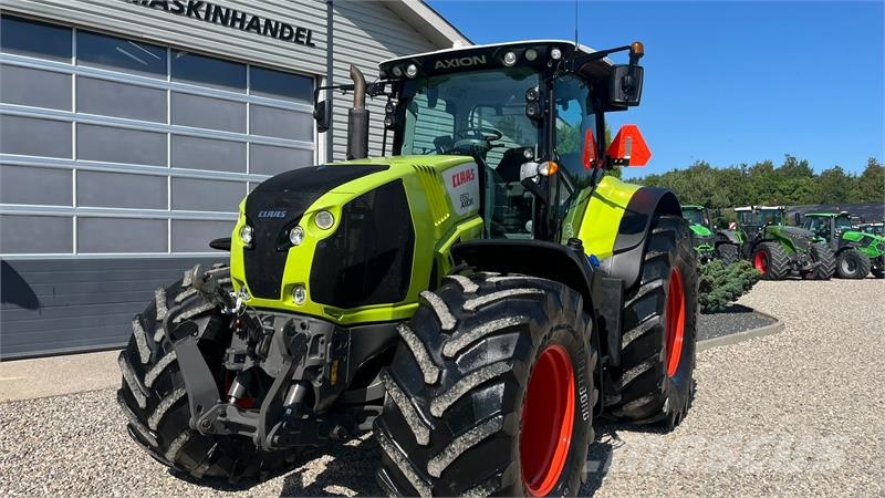 CLAAS AXION 850 CMatic med frontlift Traktorok