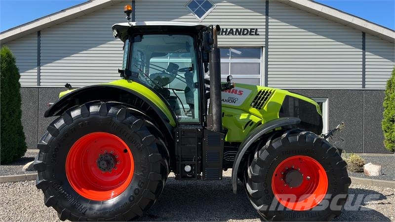 CLAAS AXION 850 CMatic med frontlift Traktorok