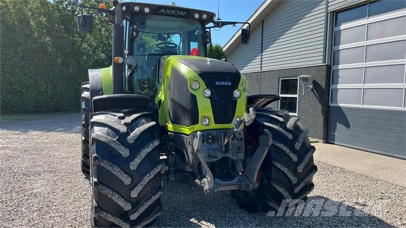 CLAAS AXION 850 CMatic med frontlift Traktorok