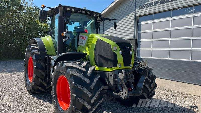 CLAAS AXION 850 CMatic med frontlift Traktorok