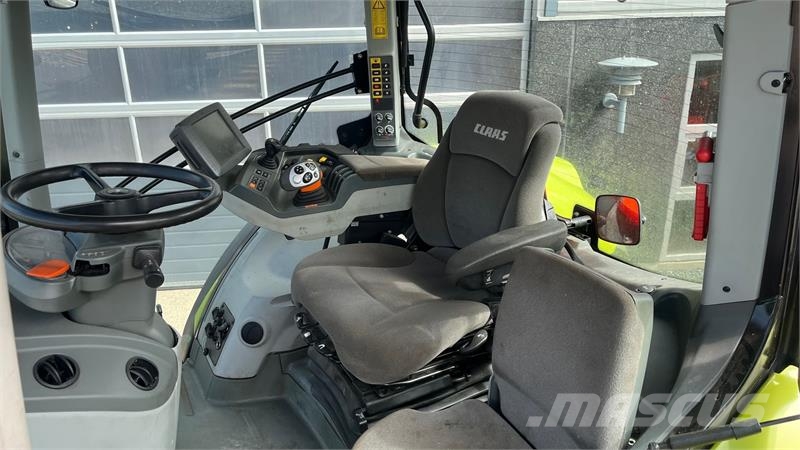 CLAAS AXION 850 Med frontlift og frontpto 拖拉机/农用车