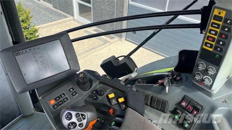 CLAAS AXION 850 Med frontlift og frontpto 拖拉机/农用车