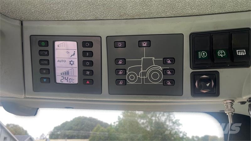 CLAAS Axion 950 CMatic Med frontlift Tractores
