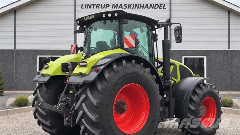 CLAAS Axion 950 CMatic Cebis med frontlift Tracteur