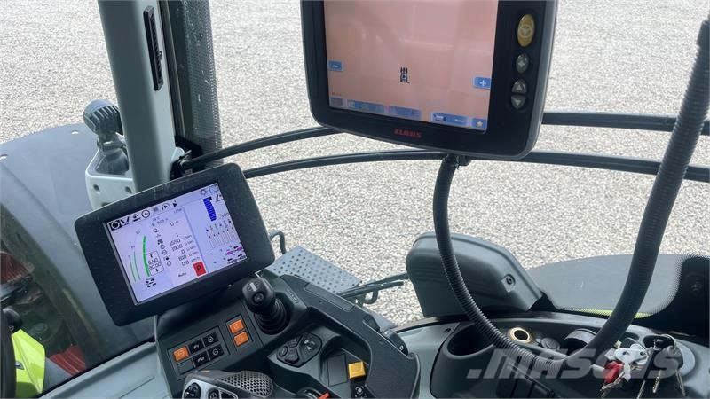 CLAAS Axion 950 CMatic Med frontlift Tractores
