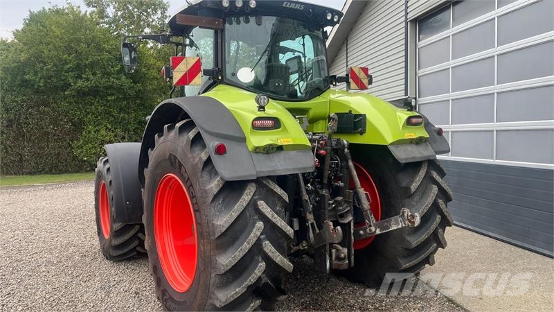 CLAAS Axion 950 CMatic Med frontlift Tractores