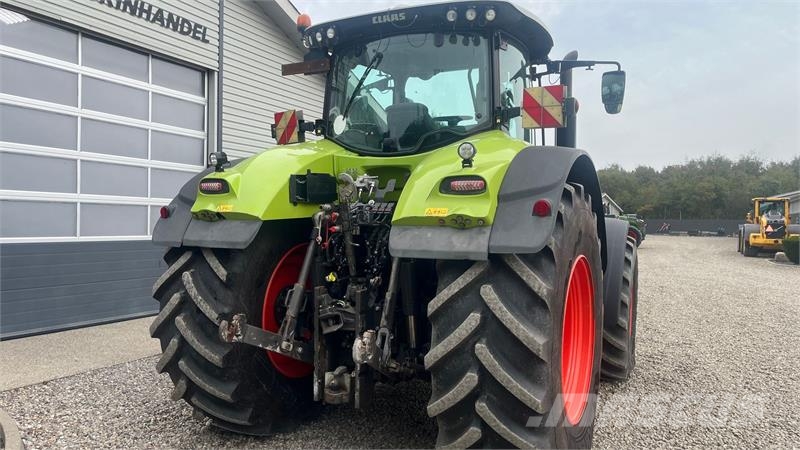 CLAAS Axion 950 CMatic Med frontlift Tractores