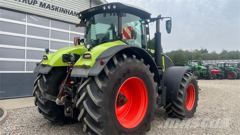 CLAAS Axion 950 CMatic Med frontlift Tractores