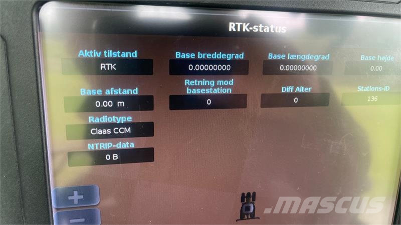 CLAAS Axion 950 CMatic Med frontlift Tractores