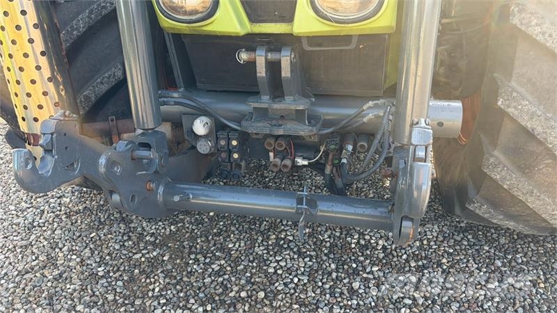 CLAAS XERION 3800 Med frontlift 트랙터