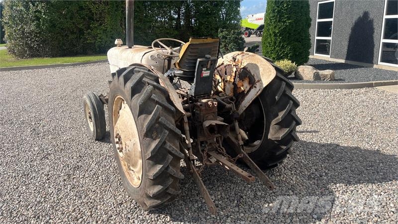 David Brown 880 Med defekt køler Tracteur