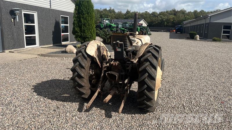 David Brown 880 Med defekt køler Tracteur