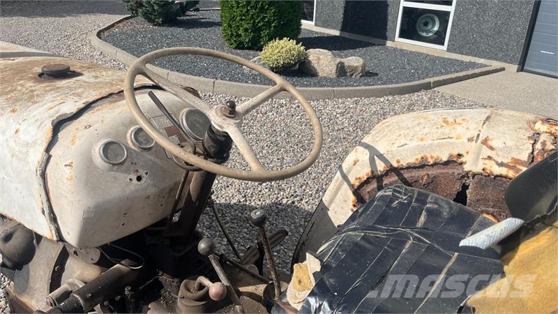 David Brown 880 Med defekt køler Tracteur