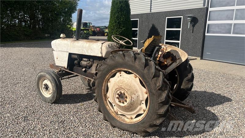 David Brown 880 Med defekt køler Tracteur