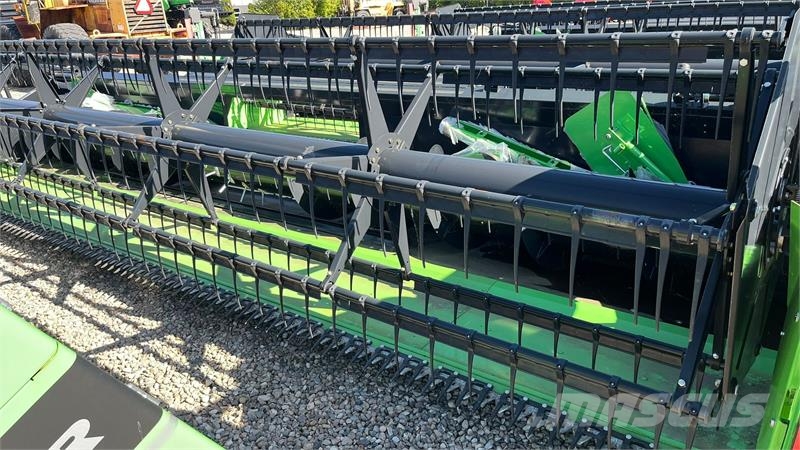 Deutz-Fahr C7206 With 24feed - 7.2m header. New and unused Co Leikkuupuimurit