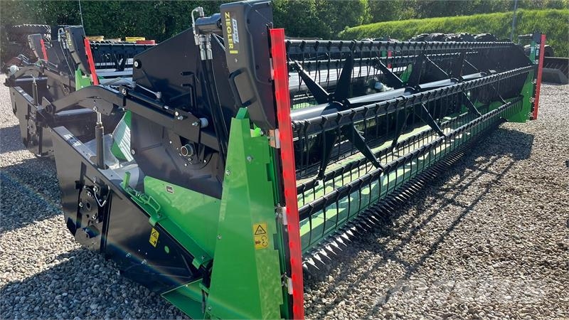 Deutz-Fahr C7206 With 24feed - 7.2m header. New and unused Co Leikkuupuimurit