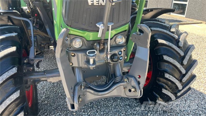 Fendt 313 VARIO Med frontlift og frontlæsser Трактори