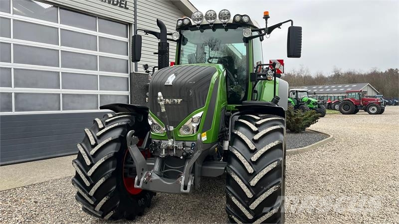 Fendt 828 Vario S4 Profi Plus Med frontlift Трактори