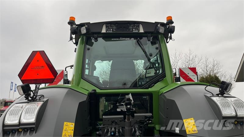 Fendt 828 Vario S4 Profi Plus Med frontlift Трактори