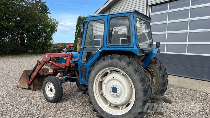 Ford 4000 Med servo og frontlæsser Traktori