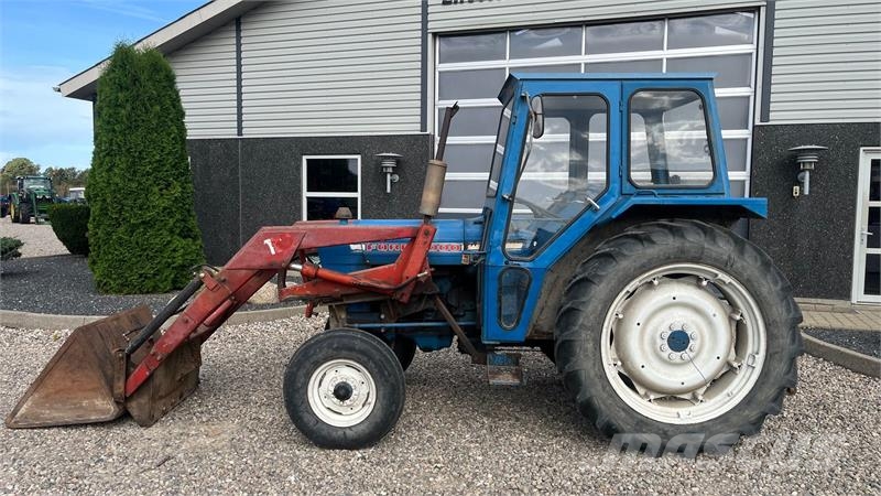 Ford 4000 Med servo og frontlæsser Traktori