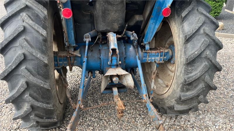 Ford 4000 Med servo og frontlæsser Traktori